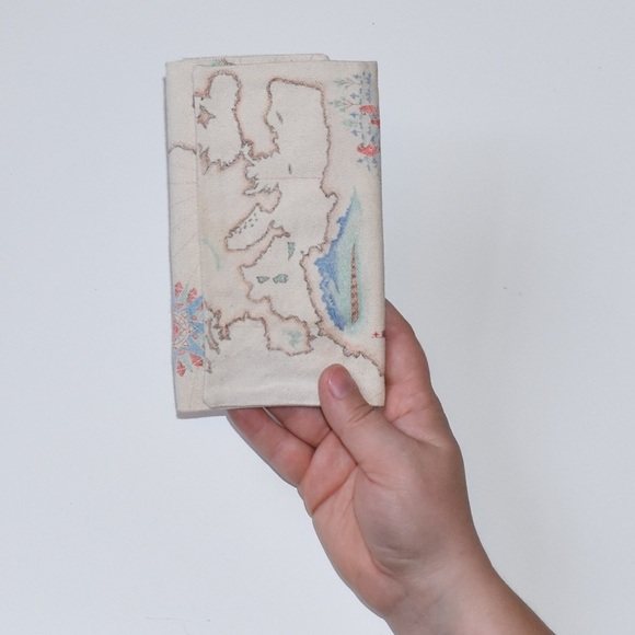Wallet trifold hand drawn old world map canvas - Picture 5 of 5
